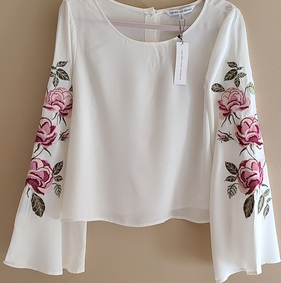 cupcakes & cashmere Tops - NWT Cupcakes & Cashmere